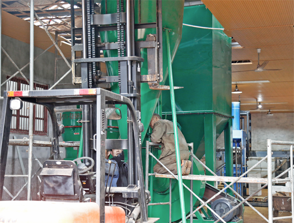 1521021273378110zt16.jpg 雷磨磨粉機1.jpg